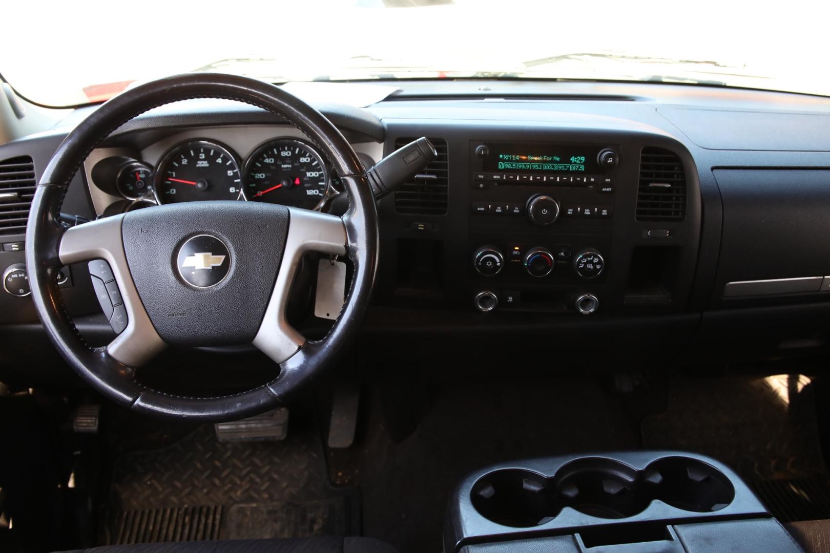 2010 RED CHEVROLET SILVERADO 1500 LT1 Extended Cab 2WD (1GCSCSE09AZ) with an 5.3L V8 OHV 16V FFV engine, 6-SPEED AUTOMATIC transmission, located at 420 E. Kingsbury St., Seguin, TX, 78155, (830) 401-0495, 29.581060, -97.961647 - Photo#13